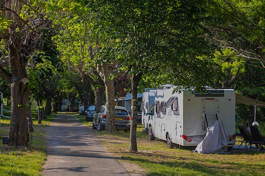 emplacement spacieux camping car